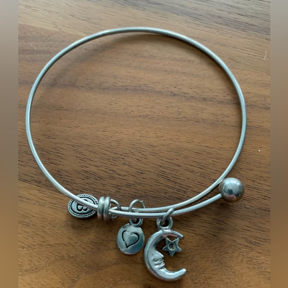 WindandFire 7 stackable silver metal charm bracelets. All different. EUC. - Picture 3 of 9